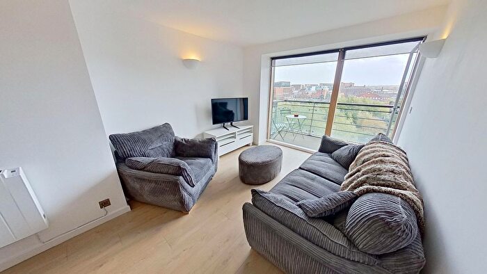 2 Bedroom Flat To Rent In Whitehall Waterfront, Riverside Way, Leeds, LS1