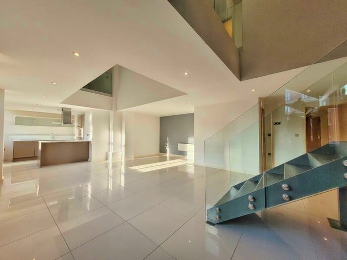 3 Bedroom Duplex To Rent In Apt . :: Ice Plant, M4