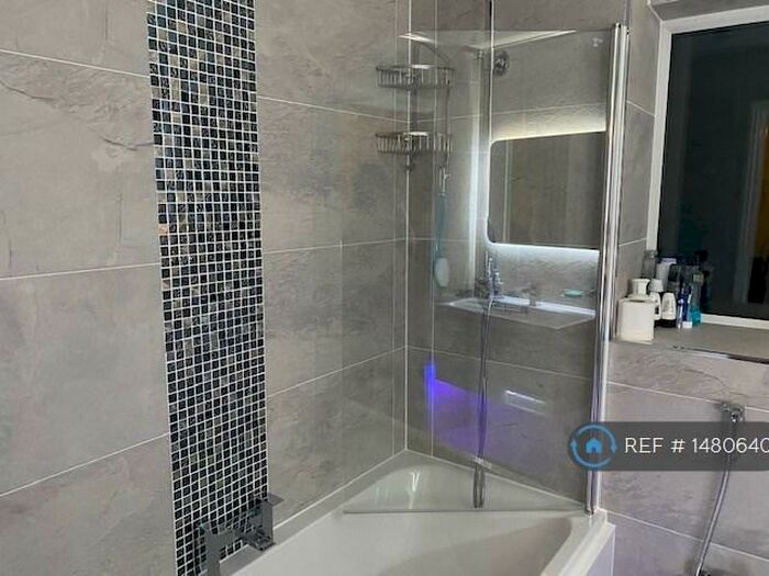 3 Bedroom Semi-Detached House To Rent In Reedley Farm Close, Burnley, BB10