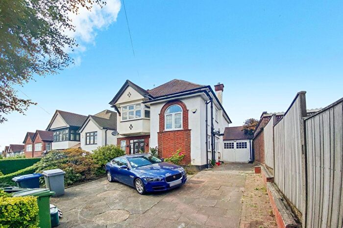 5 Bedroom Detached House To Rent In Woodcock Hill, Kenton, Harrow, HA3
