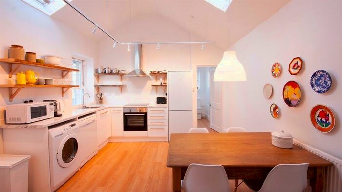 2 Bedroom Flat To Rent In Clive Place, Penarth, CF64