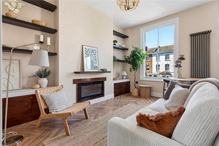 1 Bedroom Apartment For Sale In Colvestone Crescent, London, E8
