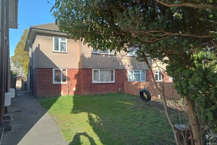 2 Bedroom Flat To Rent In Chiltern Road, Dunstable, Bedfordshire, LU6