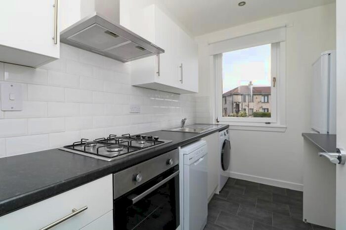 2 Bedroom Flat To Rent In Glenogil Avenue, Dundee, DD3