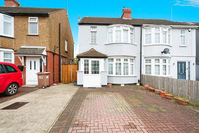 3 Bedroom Semi-Detached House For Sale In Beechwood Road, Luton, LU4