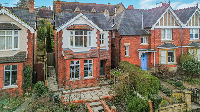 3 Bedroom Detached House For Sale In Rodborough Avenue, Stroud, Gloucestershire, GL5