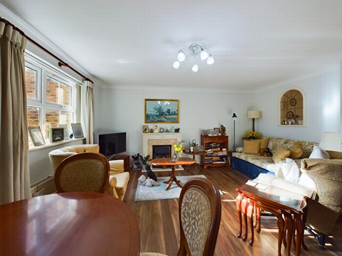 2 Bedroom Flat For Sale In Heath Road, Haywards Heath, RH16