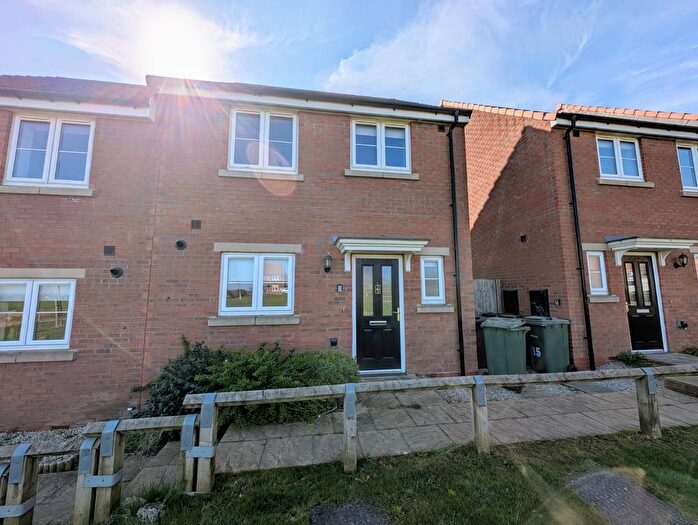 3 Bedroom Semi-Detached House To Rent In Heather Drive, Pontefract, West Yorkshire, WF8