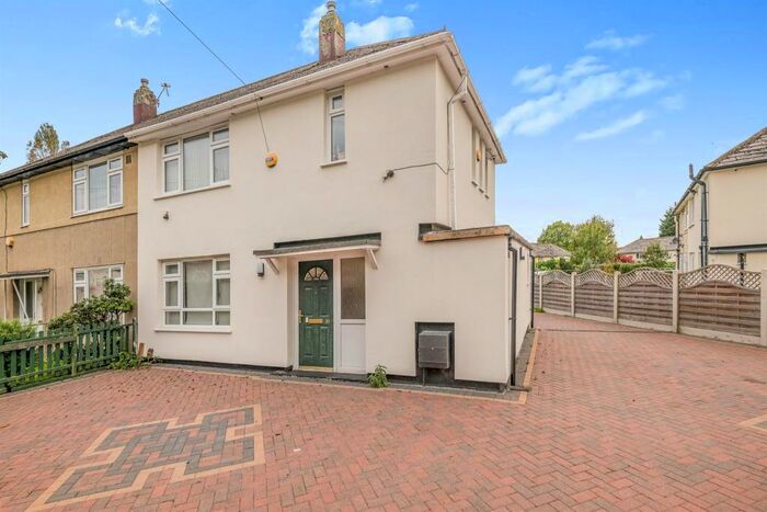 3 Bedroom House To Rent In Saxon Grove, Leeds, LS17