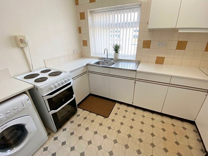 2 Bedroom Flat To Rent In The Willows, Sutton Coldfield, B74