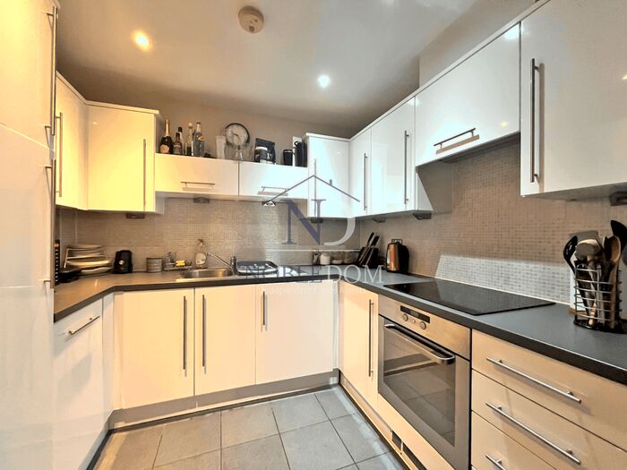 2 Bedroom Flat To Rent In The Blenheim Centre, Hounslow, TW3