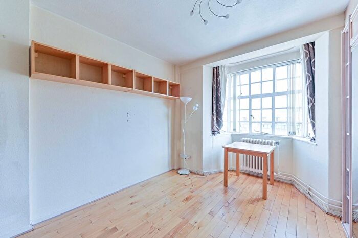 Studio For Sale In Woburn Place, Bloomsbury, London, WC1H