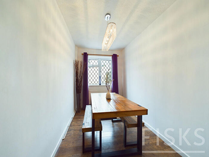 2 Bedroom Chalet For Sale In Kents Hill Road, Benfleet, SS7