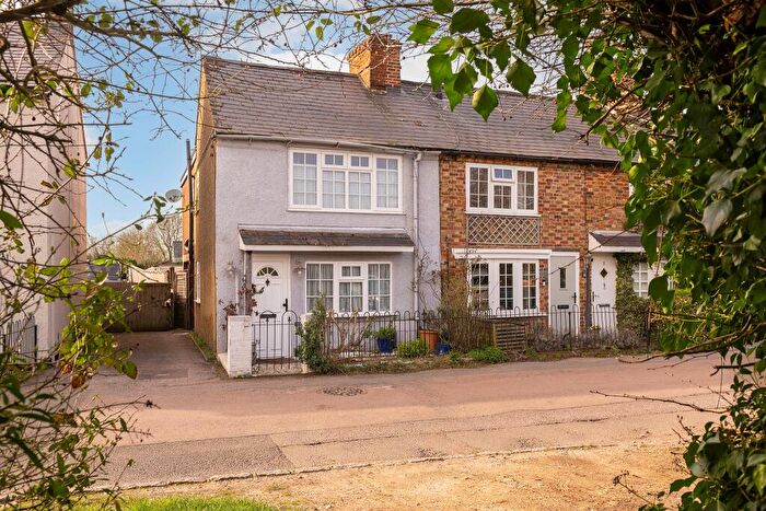 3 Bedroom End Of Terrace House For Sale In Model Row, Buckland, Aylesbury, HP22