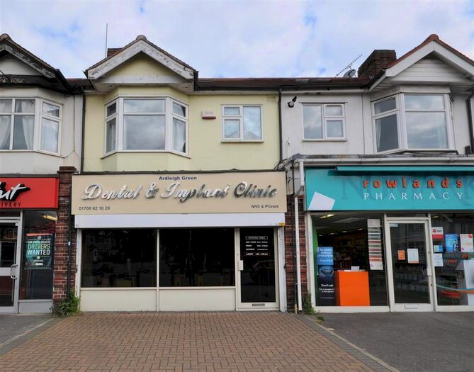 2 Bedroom Flat To Rent In The Lodge, Hornchurch Road, Hornchurch, RM11
