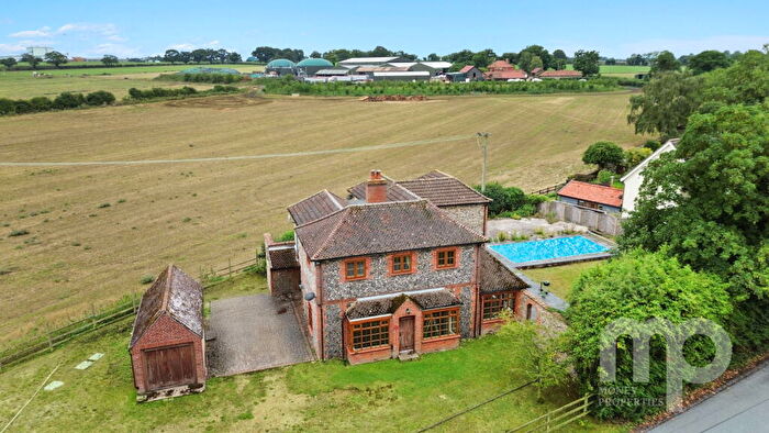 5 Bedroom Detached House For Sale In Snetterton North End, Snetterton, Norwich, NR16