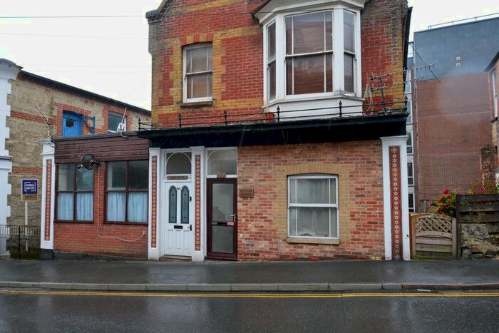 1 Bedroom Flat To Rent In Victoria Street, Ventnor, PO38
