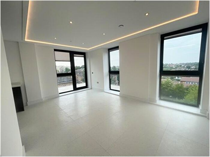 2 Bedroom Flat To Rent In Beacon House, London, N14