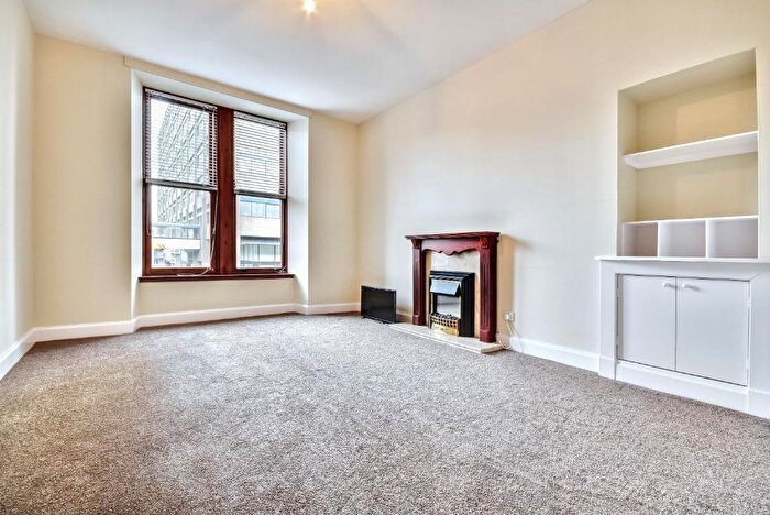 3 Bedroom Flat To Rent In Newton Street, Inverclyde, Greenock, PA16