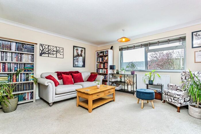 2 Bedroom Flat For Sale In Lindley Road, Godstone, Surrey, RH9