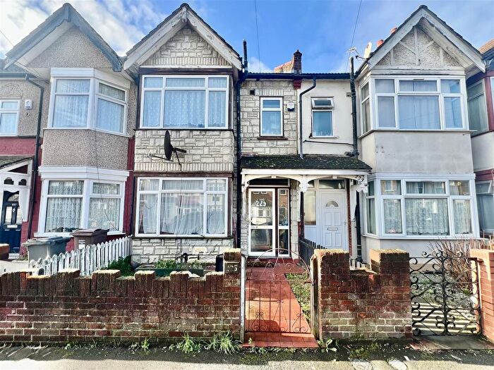 5 Bedroom Terraced House For Sale In Cromwell Road, Hounslow, TW3
