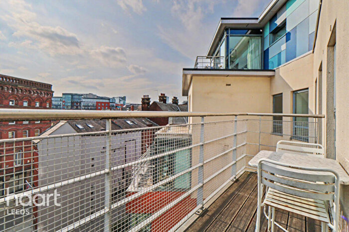 2 Bedroom Apartment For Sale In Hunslet Road, Leeds, LS10