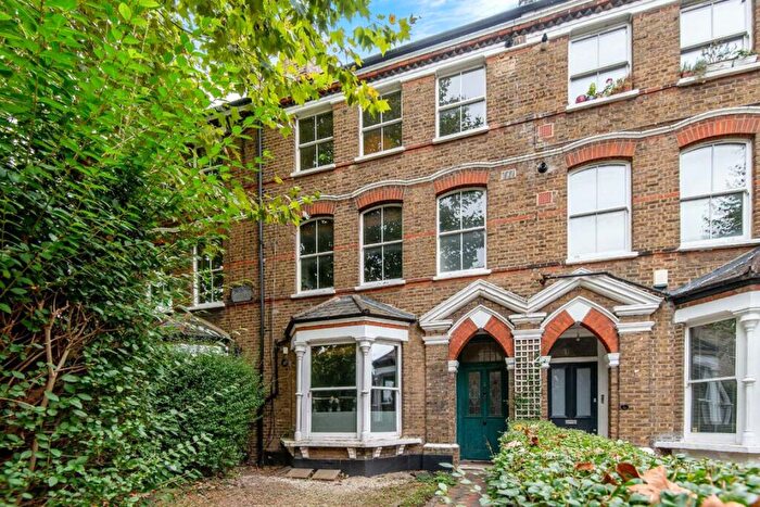 2 Bedroom Flat To Rent In Hartham Road, Islington, N7