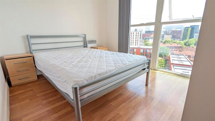3 Bedroom Apartment To Rent In Zenith, Chapel Street, Salford, M3