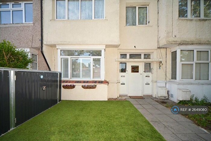 2 Bedroom Flat To Rent In Marvels Lane, London, SE12