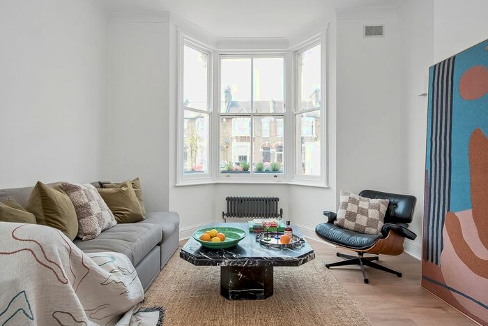 1 Bedroom Flat For Sale In Laleham Road, London, SE6