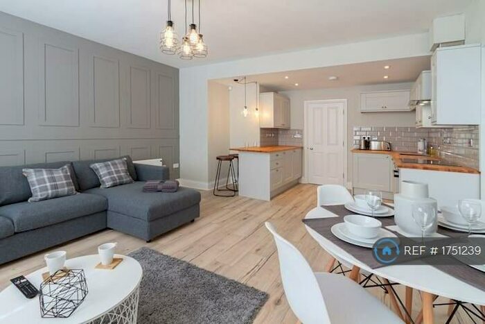 2 Bedroom Flat To Rent In Heaton Road, Newcastle Upon Tyne, NE6