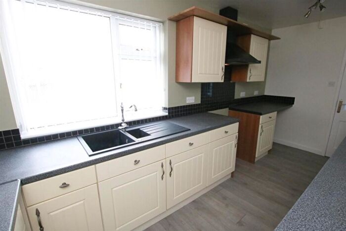 3 Bedroom Semi-Detached House For Sale In Doncaster Lane, Woodlands, Doncaster, DN6