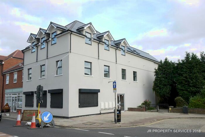 2 Bedroom Flat To Rent In High Street, Cheshunt, Waltham Cross, EN8