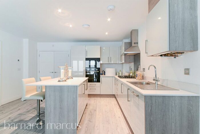 2 Bedroom Flat For Sale In Hartfield Road, London, SW19