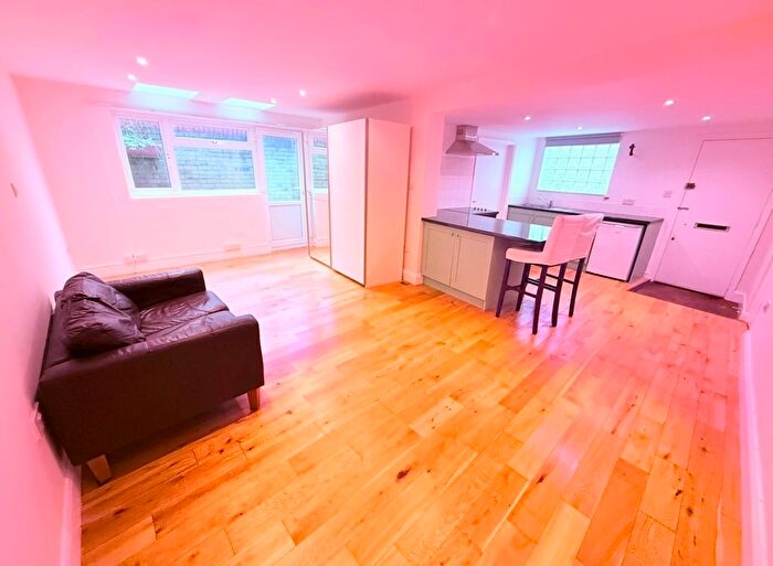 1 Bedroom Flat To Rent In Stanley Road, Teddington, TW11