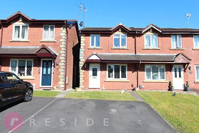 3 Bedroom Semi-Detached House For Sale In Hollowbrook Way, Shawclough, Rochdale, OL12