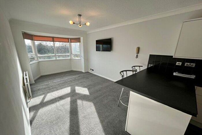 1 Bedroom Flat To Rent In Brandling Court, Newcastle Upon Tyne, NE2