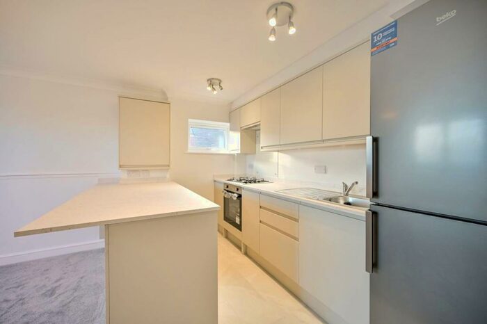 2 Bedroom Flat To Rent In Galsworthy Road, Kingston Hill, Kingston Upon Thames, KT2