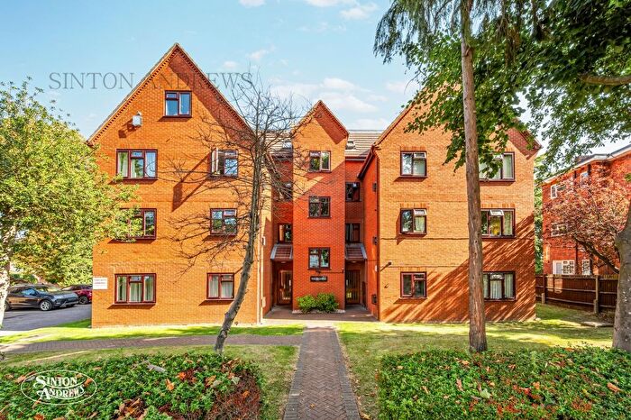 1 Bedroom Flat For Sale In White Lodge, Ealing, W5
