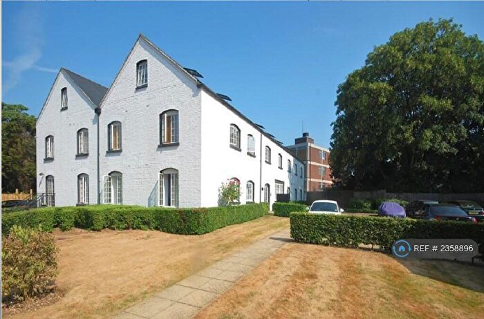 2 Bedroom Penthouse To Rent In London Road, Mitcham, CR4