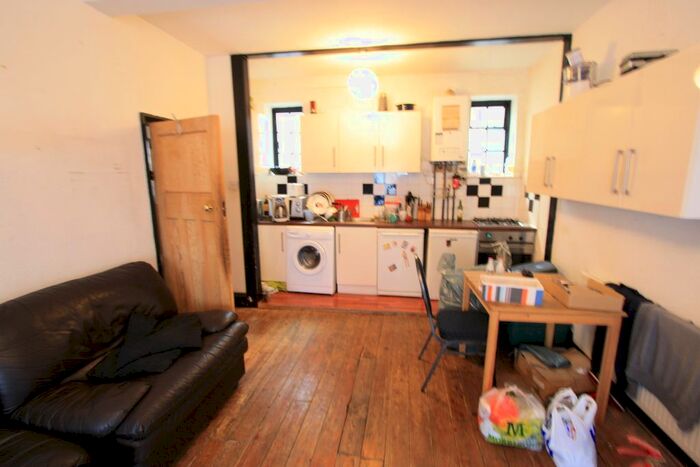 1 Bedroom Flat To Rent In Garratt Lane, London, SW18
