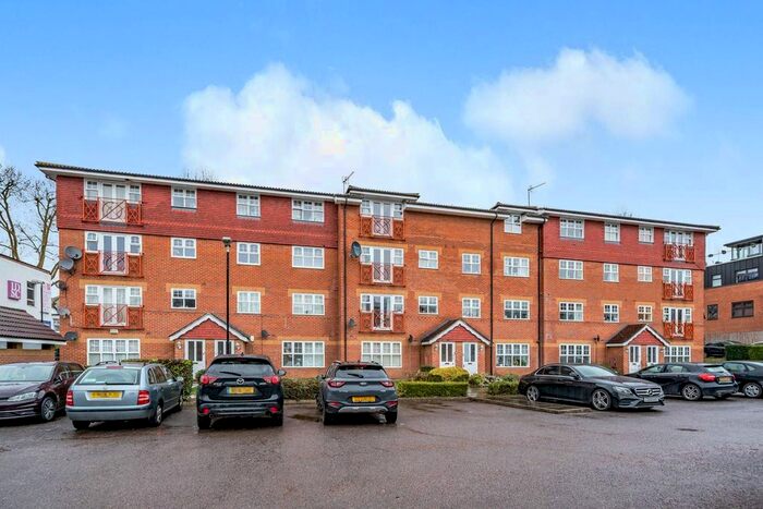 2 Bedroom Flat To Rent In Stephens Lodge, North Finchley, London, N12