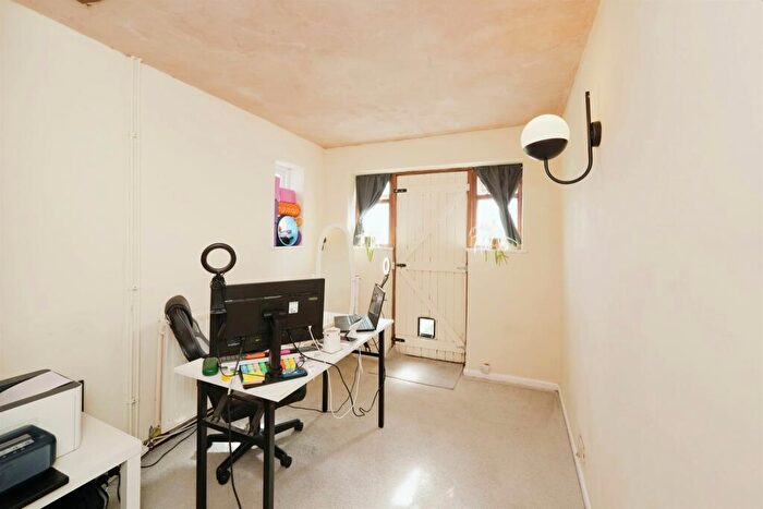 3 Bedroom End Of Terrace House For Sale In Blakeney Road, Patchway, Bristol, BS34