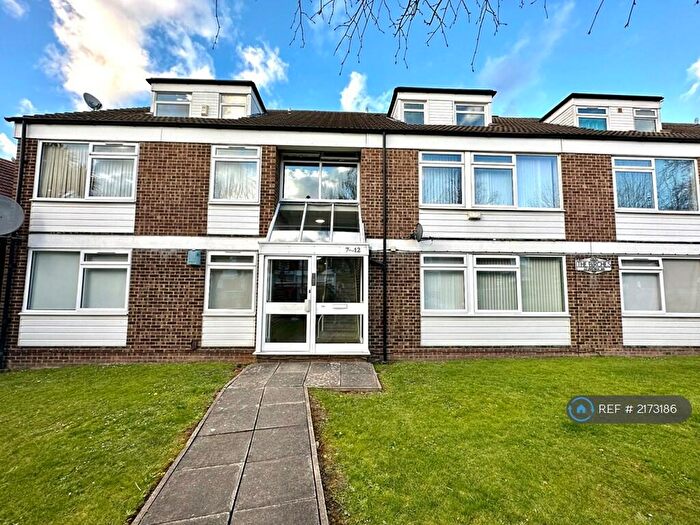 2 Bedroom Flat To Rent In The Birches, London, SE25