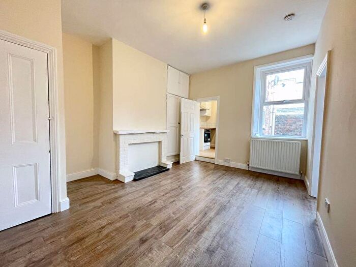 2 Bedroom Flat To Rent In Westbourne Avenue, Gateshead, NE8