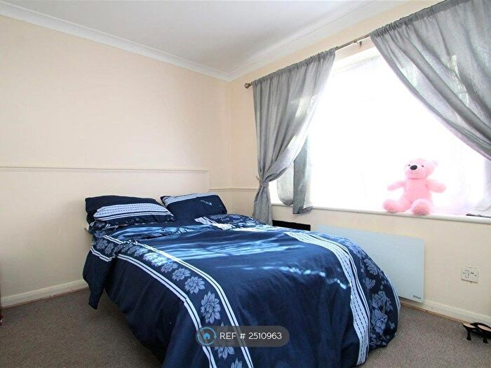 2 Bedroom Flat To Rent In Arborfield Close, Slough, SL1