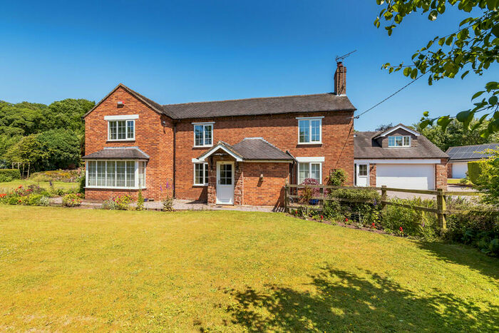5 Bedroom Detached House For Sale In Nantwich Road, Blackbrook, ST5