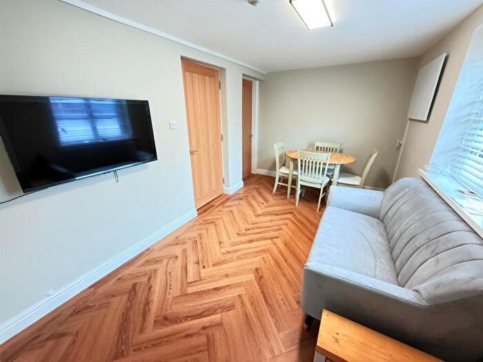 3 Bedroom Apartment To Rent In Holyhead Road, Bangor, LL57