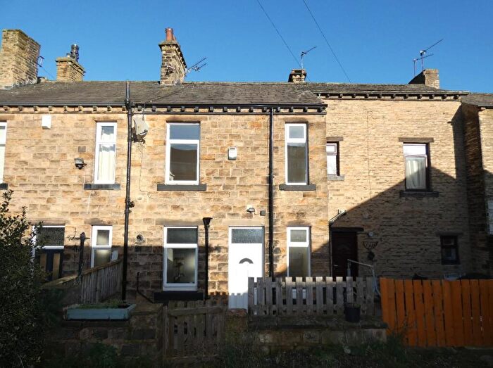 2 Bedroom Terraced House To Rent In Bradford Road, Oakenshaw, BD12