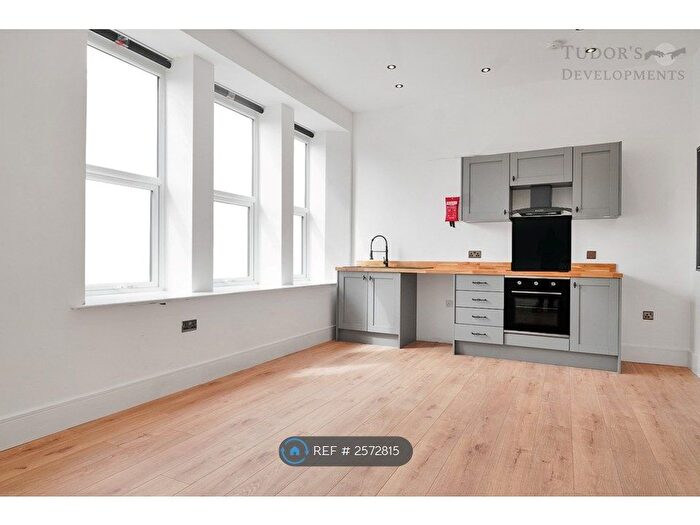 1 Bedroom Flat To Rent In Tudor House, Brighouse, HD6